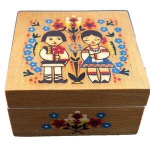 Soviet Ukrainian wooden Box. Ukrainian Bukovina. Souvenir Flowers. USSR